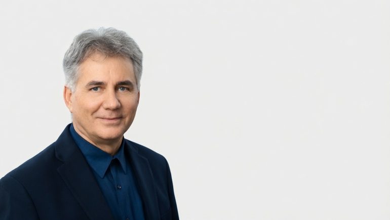 Szakács László